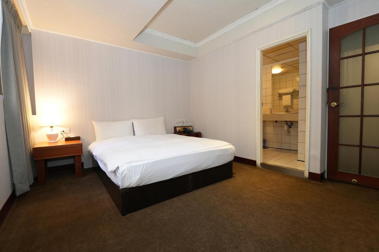 Meworld Hotel - Sanchong Taipei Dış mekan fotoğraf