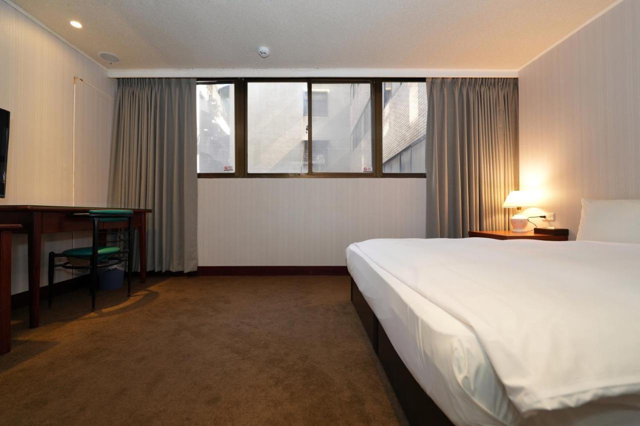 Meworld Hotel - Sanchong Taipei Dış mekan fotoğraf