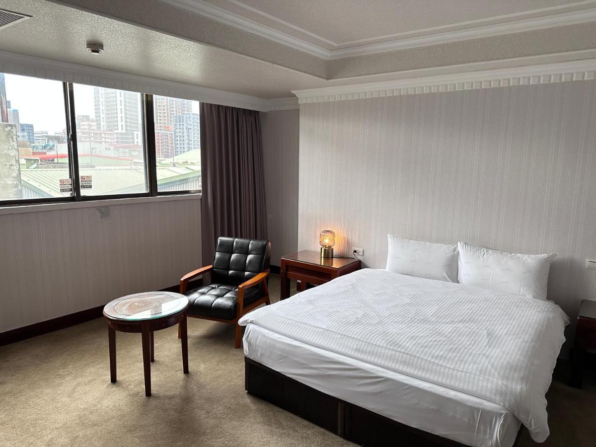Meworld Hotel - Sanchong Taipei Dış mekan fotoğraf