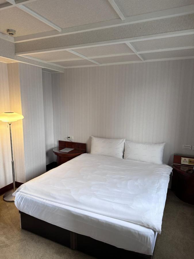 Meworld Hotel - Sanchong Taipei Dış mekan fotoğraf