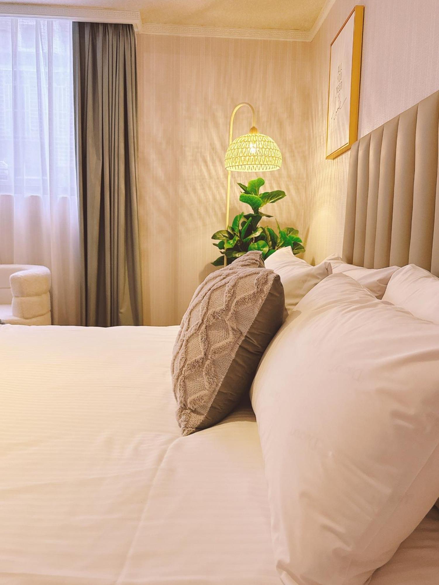 Meworld Hotel - Sanchong Taipei Dış mekan fotoğraf