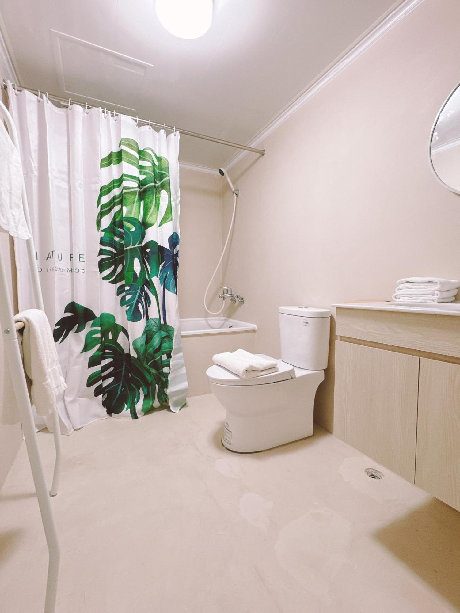 Meworld Hotel - Sanchong Taipei Dış mekan fotoğraf